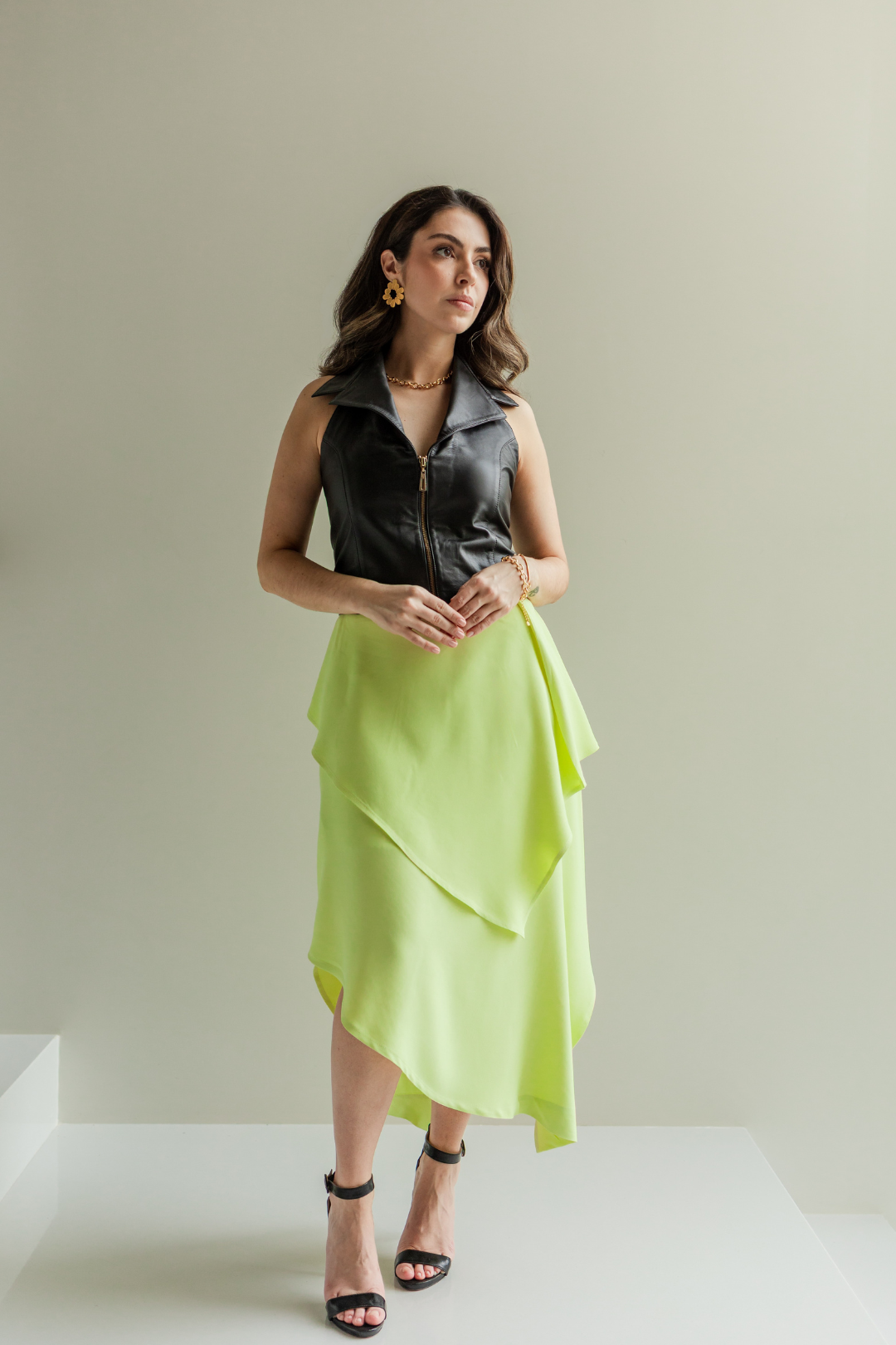 Saia midi em camadas assimé- Verde Lima