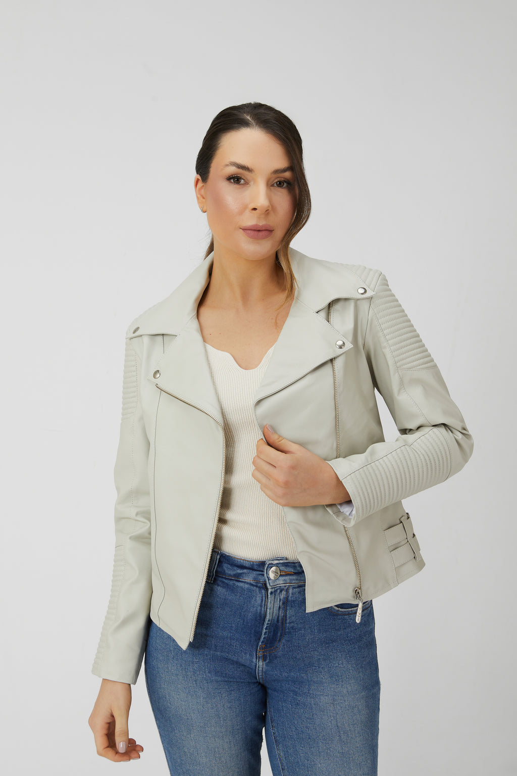 Jaqueta de Couro Legítimo Biker com Matelasse - Gelo