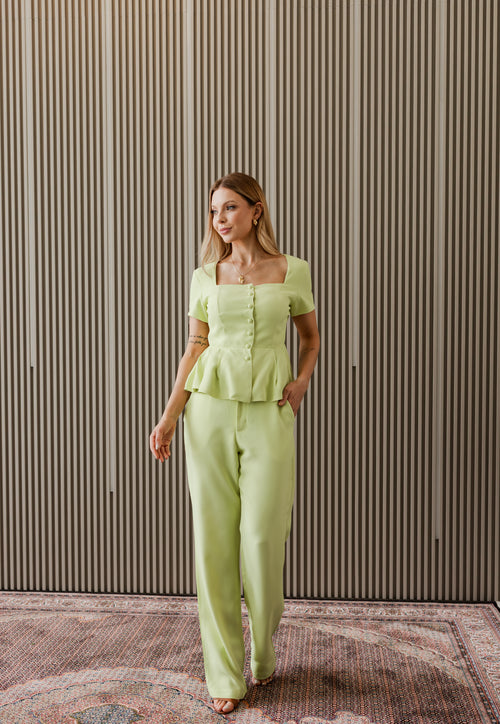 Blusa manga curta em peplum com botões - Verde Lima